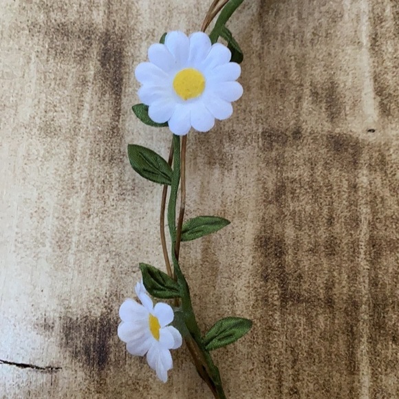 3/$25 HAND CRAFTED FLORAL CROWN O/S - Picture 4 of 4